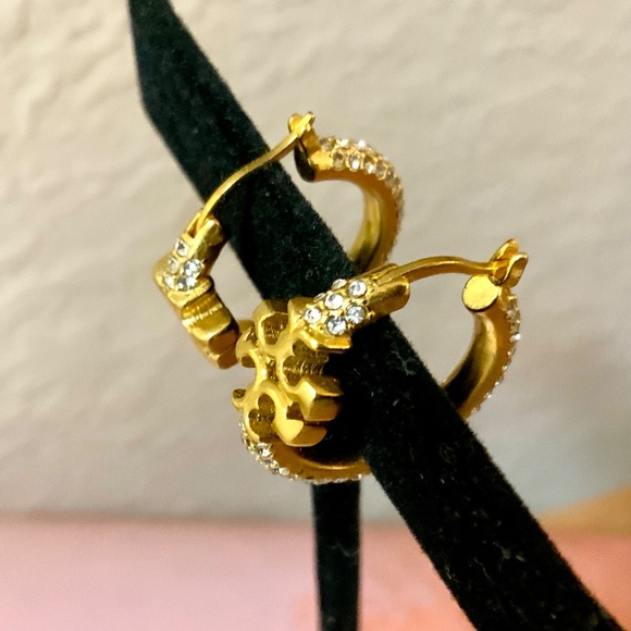 Tory Burch Eleanor Pave Crystal Gold Hoop Earrings NWT - Picture 14 of 16